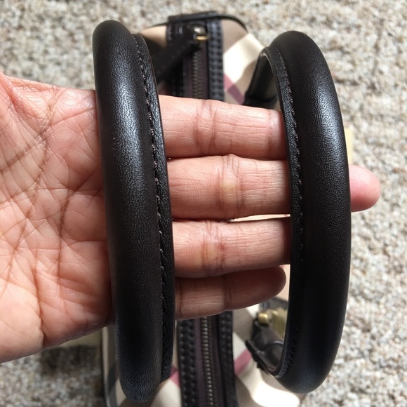 Authentic Burberry Novacheck - Picture 6 of 7